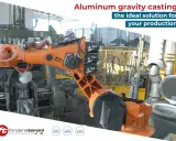 Robot KUKA esegue la fusione di alluminio in fonderia, un processo automatizzato per la produzione di alta qualità.