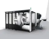 Sistema automatizzato DMG MORI con braccio robotico per la lavorazione di pezzi.