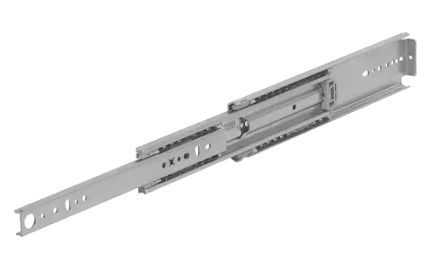 Guide lineari telescopiche in metallo, con sfere visibili, pronte per essere installate in un cassetto o mobile.