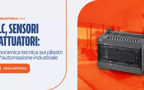 Un PLC OMRON CP2E, un componente chiave per l'automazione industriale, in primo piano.