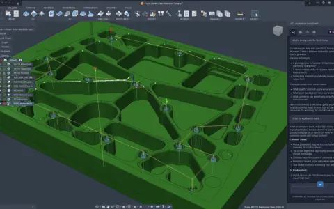 Interfaccia di cam autodesk con un modello 3D di un pezzo meccanico verde e un assistente che suggerisce soluzioni per un problema con una sonda.