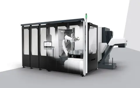 Sistema automatizzato DMG MORI con braccio robotico per la lavorazione di pezzi.