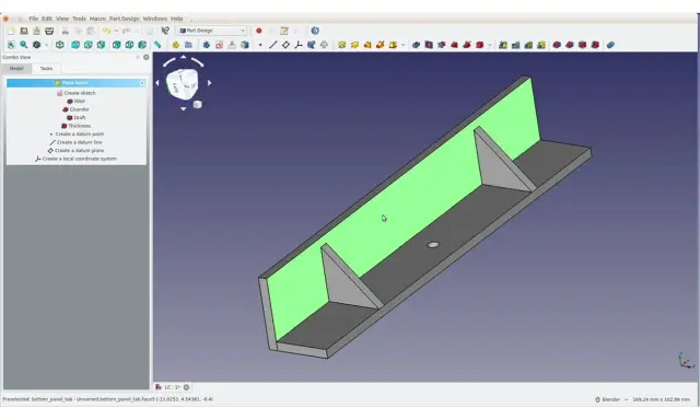 Modello 3D di una staffa metallica in formato file dwg, con pannello verde e rinforzi grigi.