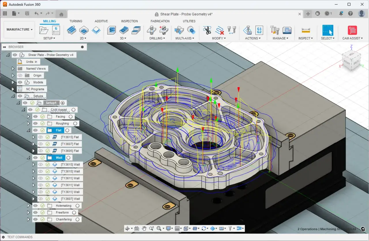 Modellazione di un componente meccanico con software parametrico Fusion 360, mostrando percorsi utensile per fresatura.