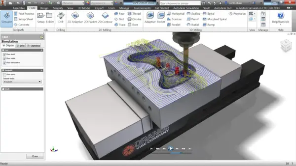 Simulazione CAM di Autodesk: un utensile lavora un pezzo con percorsi di taglio complessi, mostrando cos'è Autodesk per la produzione.